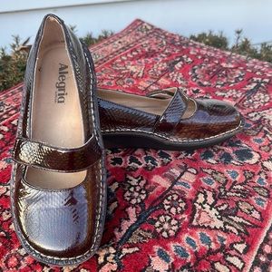 Cutest little pair of brown Algeria Mary Jane’s. Size 6 to 6.5 Euro size 37